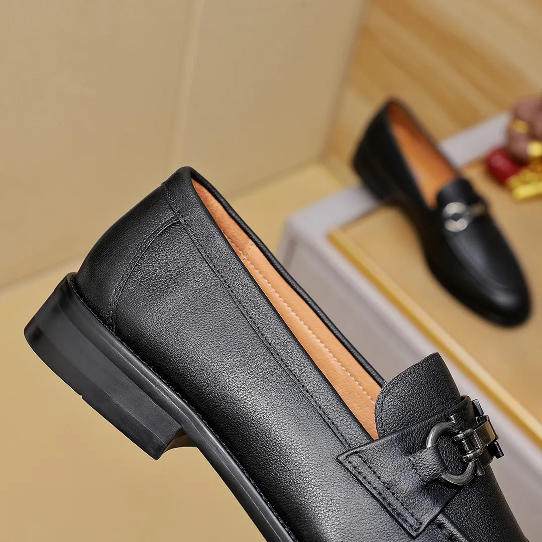 Men's shoes 💰480 🔥Ferragamo's new men's casual slip-on shoes🇨🇳Official website original 1:1 mold, original quality💯Fine workmanship, high-end luxury☘The upper is made of imported Italian first-layer cowhide🌴Luxurious water dyeing🐂Leather lining🍓Rubber wear-resistant and non-slip outsole, breathable and comfortable to wear🍍The first choice for high-quality men, optional! Code number 38-44 (45.46. Customized)